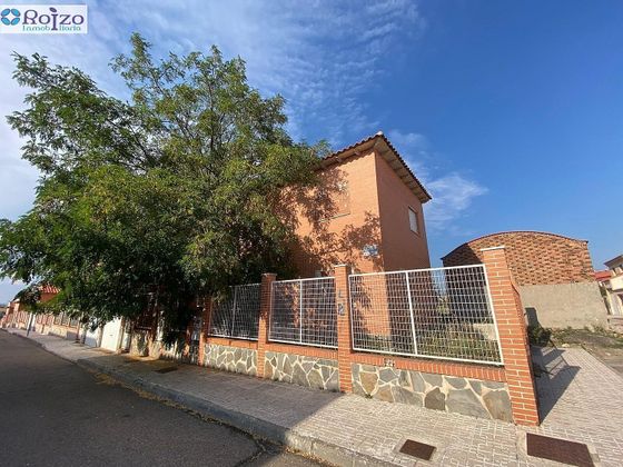 Foto 2 de Casa en venta en calle Pedro Calderon de la Barca de 3 habitaciones con garaje y jardín