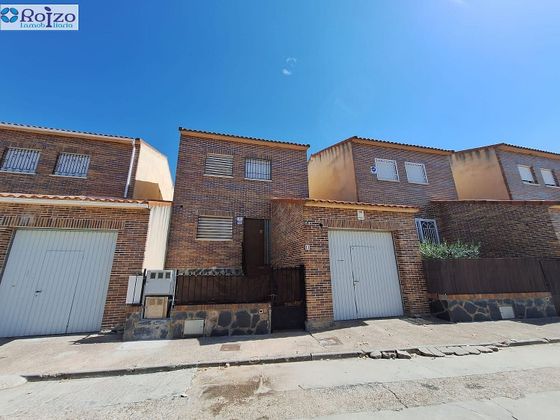 Foto 1 de Casa adosada en venta en calle Balcon de 3 habitaciones con terraza y garaje