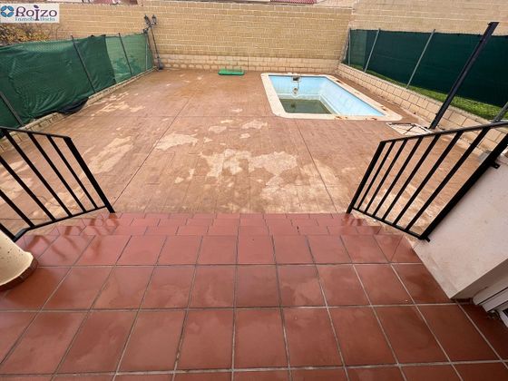 Foto 1 de Casa en venda a calle Centro de 4 habitacions amb piscina i garatge