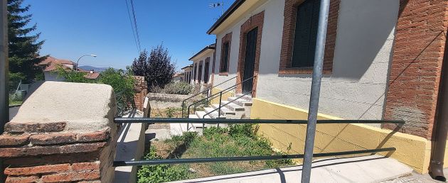 Foto 2 de Alquiler de casa en Estación del Espinar de 3 habitaciones con jardín y calefacción