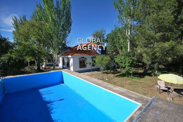 Foto 2 de Venta de chalet en Arenas de San Juan de 5 habitaciones con terraza y piscina