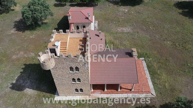 Foto 2 de Casa rural en venda a Santa María del Cubillo de 7 habitacions amb terrassa i jardí