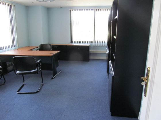 Foto 2 de Oficina en lloguer a Sondika de 220 m²