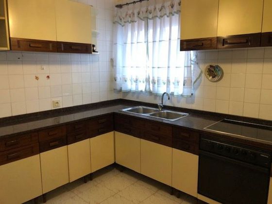 Foto 1 de Pis en venda a Ciudad Naranco de 4 habitacions amb garatge i calefacció