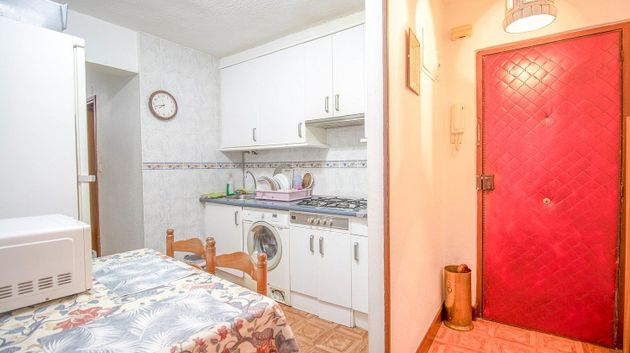 Foto 2 de Piso en venta en Iztieta - Olibet de 3 habitaciones con terraza y calefacción