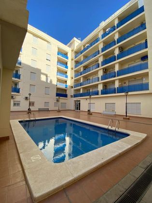 Foto 2 de Àtic en venda a Les Salines de 3 habitacions amb terrassa i piscina