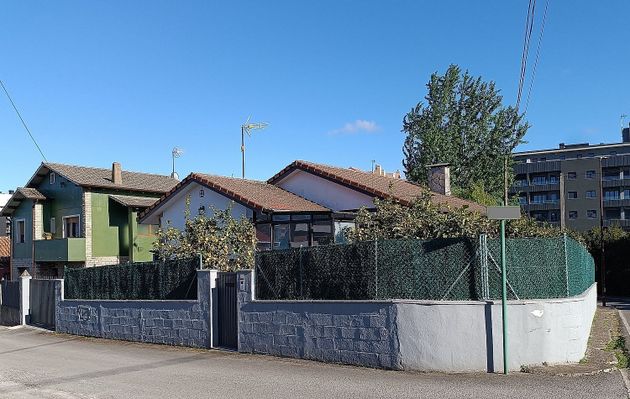 Foto 1 de Xalet en venda a Roces Sur de 3 habitacions amb garatge i jardí