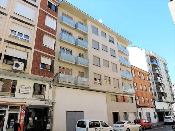 Foto 1 de Pis en venda a avenida De Valdes de 2 habitacions amb garatge i balcó
