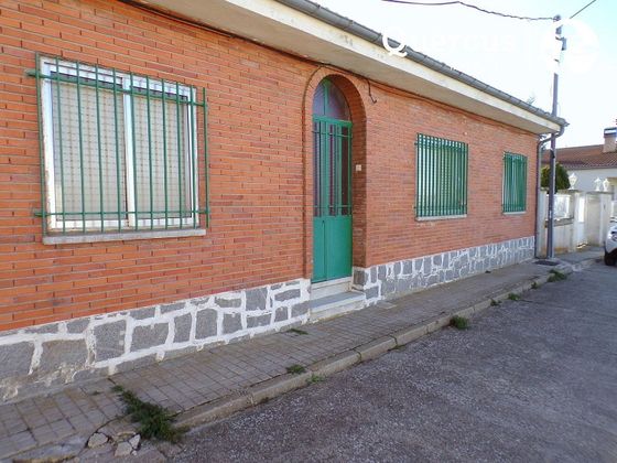 Foto 2 de Chalet en venta en Santa María la Real de Nieva de 4 habitaciones con garaje y jardín