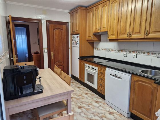Foto 2 de Pis en venda a Castrillón de 3 habitacions amb terrassa i calefacció
