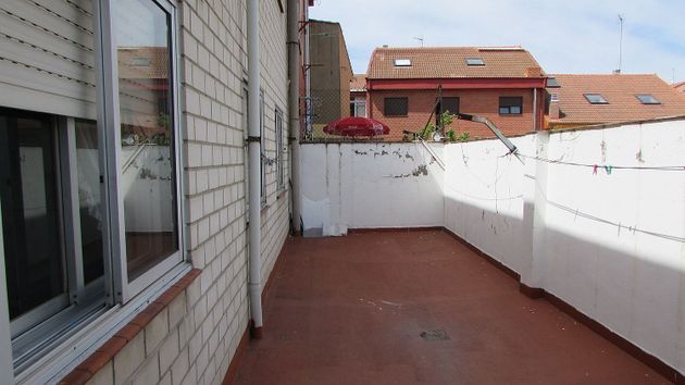 Foto 2 de Venta de piso en Trobajo del Camino de 3 habitaciones con terraza y calefacción