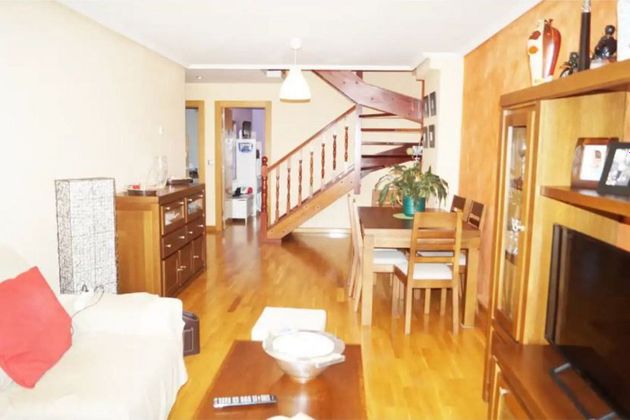 Foto 2 de Pis en venda a Villaquilambre de 4 habitacions amb terrassa i garatge