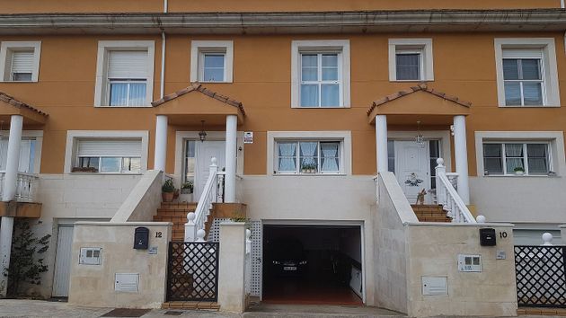 Foto 1 de Casa adossada en venda a Sariegos de 3 habitacions amb terrassa i garatge
