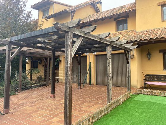 Foto 1 de Chalet en venta en Valverde de la Virgen de 3 habitaciones con garaje y jardín