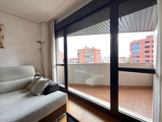 Foto 2 de Venta de piso en Zabalgana - Ariznabarra de 3 habitaciones con terraza y garaje