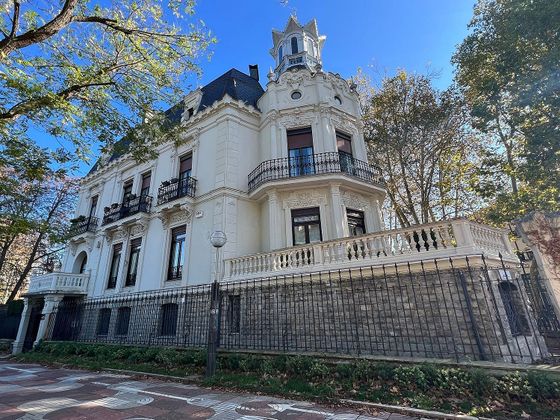 Foto 2 de Pis en venda a Armentia - Ciudad Jardín de 4 habitacions amb terrassa i garatge