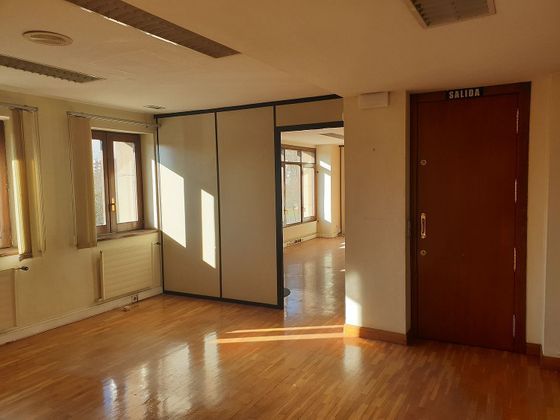 Foto 2 de Alquiler de oficina en avenida Ejercito de 155 m²