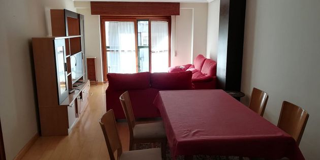 Foto 2 de Pis en lloguer a calle María Auxiliadora de 4 habitacions amb terrassa i mobles