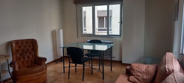Foto 1 de Piso en alquiler en calle María Auxiliadora de 3 habitaciones con muebles y balcón