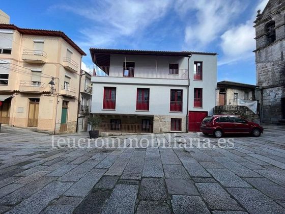 Foto 2 de Casa en venda a plaza San Xoán de 3 habitacions amb terrassa i calefacció
