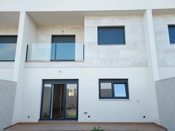 Foto 1 de Casa adossada en venda a Yuncos de 3 habitacions amb terrassa i garatge