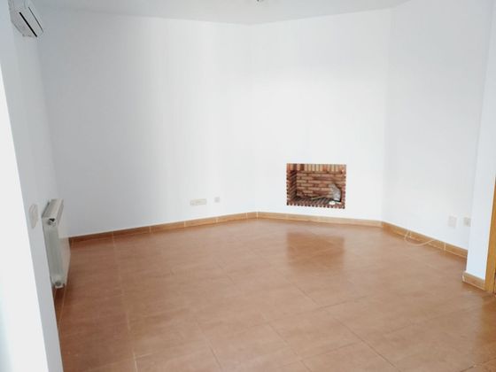 Foto 2 de Casa adosada en venta en Illescas de 3 habitaciones con terraza y garaje