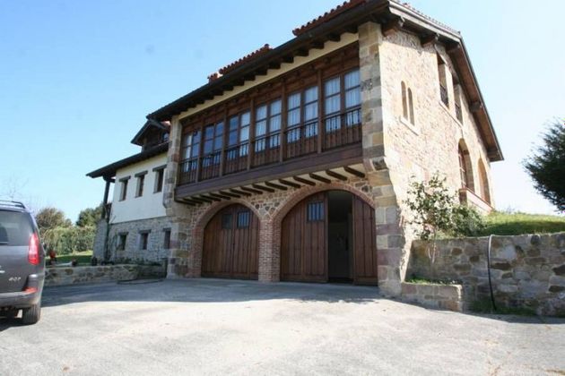 Foto 1 de Casa rural en venda a Alfoz de Lloredo de 5 habitacions amb garatge i jardí