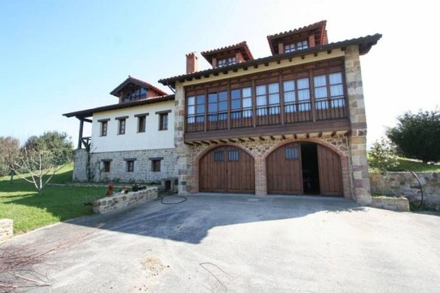 Foto 2 de Casa rural en venda a Alfoz de Lloredo de 5 habitacions amb garatge i jardí