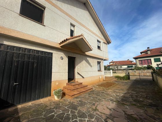 Foto 2 de Chalet en venta en Alfoz de Lloredo de 3 habitaciones con terraza y garaje