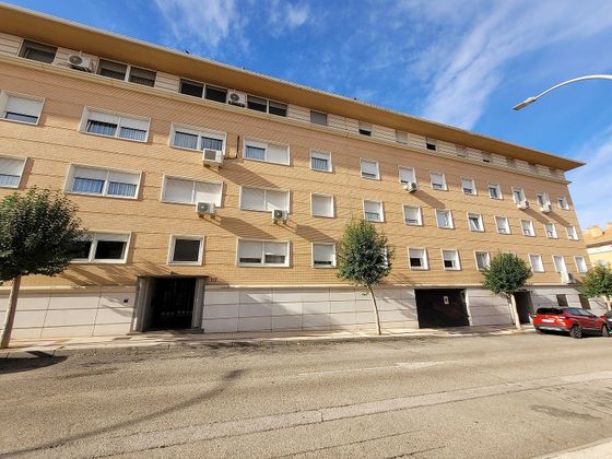 Foto 1 de Venta de piso en calle Azuqueca de Henares de 4 habitaciones con terraza y garaje