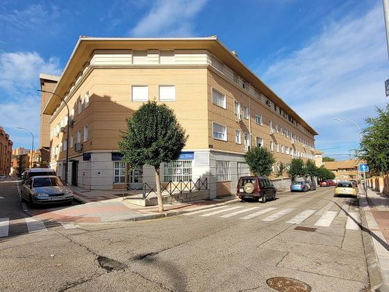 Foto 2 de Venta de piso en calle Azuqueca de Henares de 4 habitaciones con terraza y garaje