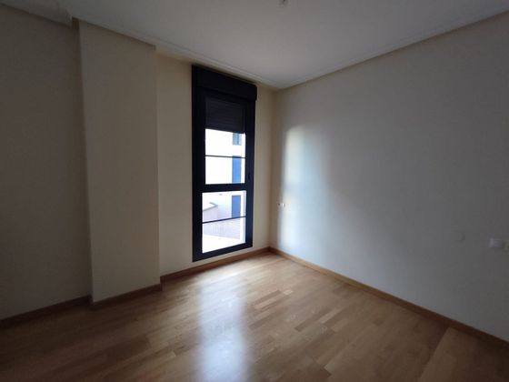 Foto 1 de Piso en venta en calle Pepe Blanco de 2 habitaciones con calefacción y ascensor