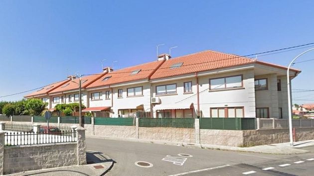 Foto 1 de Casa en venta en Ribeira de 4 habitaciones con terraza
