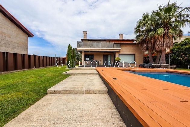 Foto 1 de Xalet en venda a Gondomar de 5 habitacions amb terrassa i piscina