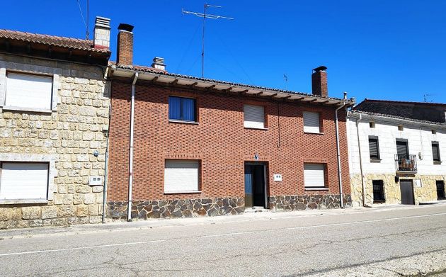 Foto 1 de Casa adosada en venta en Celada del Camino de 4 habitaciones y 229 m²