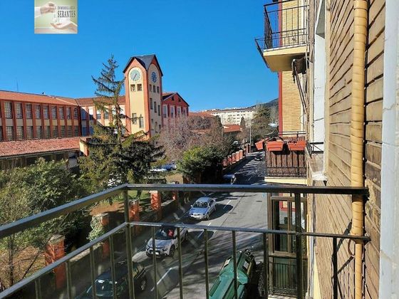 Foto 2 de Pis en venda a calle De Artica de 3 habitacions amb terrassa i balcó