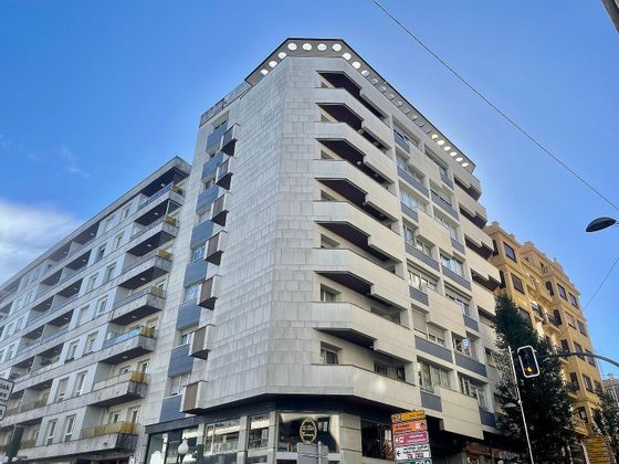 Foto 1 de Pis en venda a Centro - Mendibil - Santiago de 5 habitacions amb balcó i calefacció