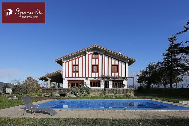 Foto 2 de Chalet en venta en Oiartzun de 5 habitaciones con terraza y piscina