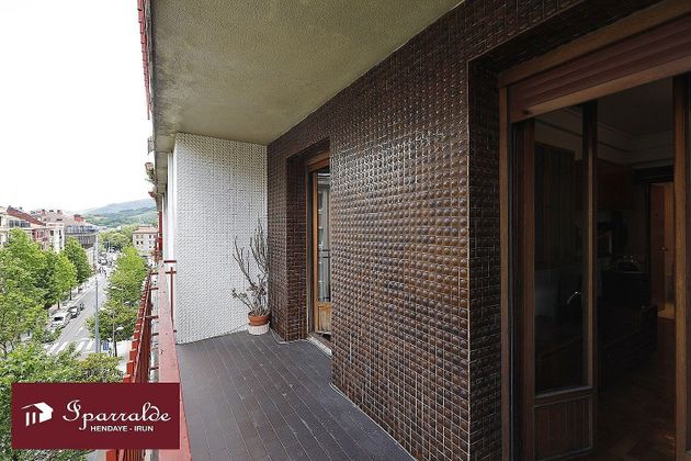 Foto 1 de Pis en venda a Centro - Mendibil - Santiago de 3 habitacions amb terrassa i balcó