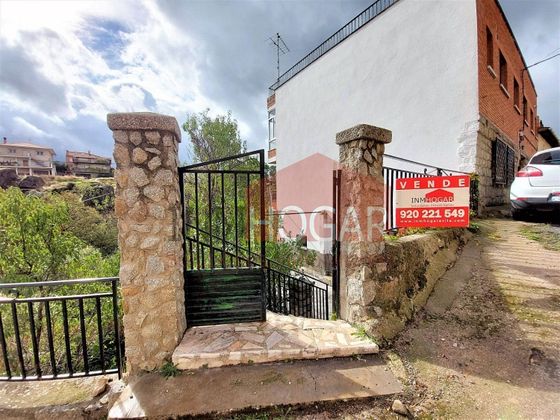 Foto 1 de Casa en venda a Burgohondo de 4 habitacions amb terrassa i jardí