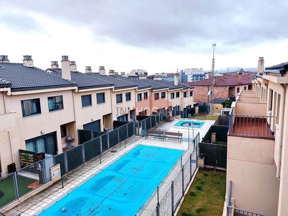 Foto 1 de Casa en venda a Hervencias de 3 habitacions amb terrassa i piscina