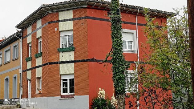 Foto 2 de Casa en venta en La Felguera de 5 habitaciones con terraza y jardín