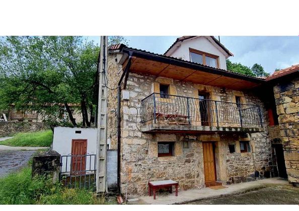 Foto 1 de Casa en venda a calle De Las Mellas de 5 habitacions amb terrassa i balcó