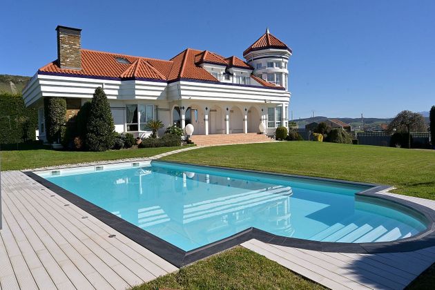 Foto 1 de Xalet en venda a calle La Concha de 6 habitacions amb terrassa i piscina