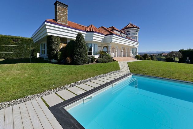 Foto 2 de Xalet en venda a calle La Concha de 6 habitacions amb terrassa i piscina