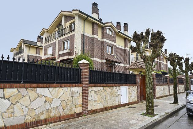 Foto 2 de Venta de casa en calle Rosas de 3 habitaciones con terraza y piscina