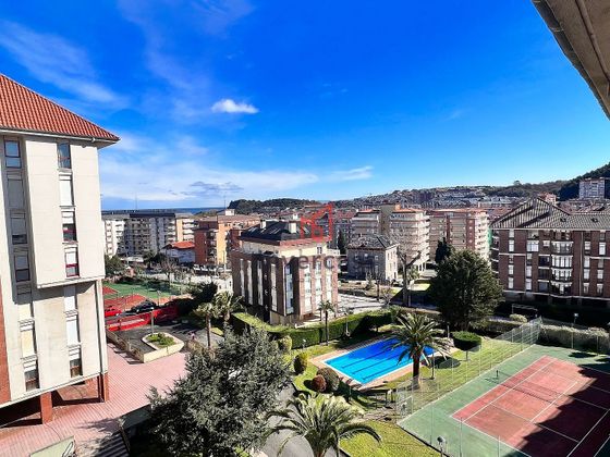 Foto 2 de Àtic en venda a calle Menendez Pelayo de 5 habitacions amb terrassa i piscina