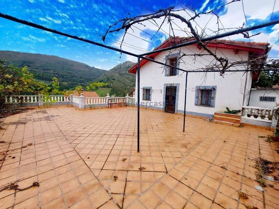 Foto 1 de Venta de casa rural en Otañes - Talledo de 6 habitaciones con terraza y piscina
