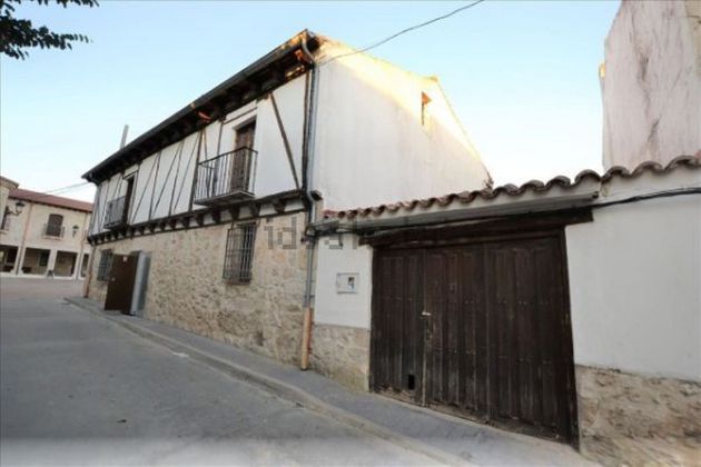 Foto 2 de Casa adossada en venda a Nava de Roa de 6 habitacions amb garatge i jardí