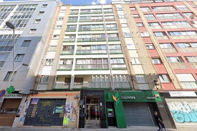 Foto 1 de Venta de piso en calle Alejandro Yagüe de 3 habitaciones con terraza y calefacción